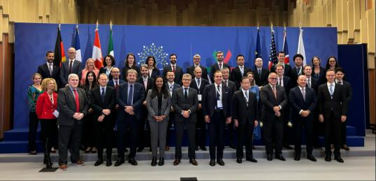 group photo G7 participants